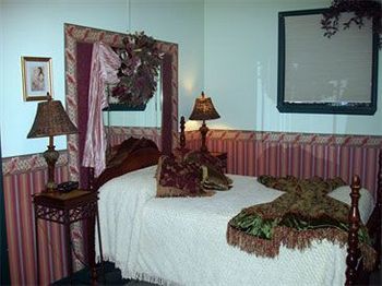 The Historic Brook Forest Inn Evergreen Exteriér fotografie