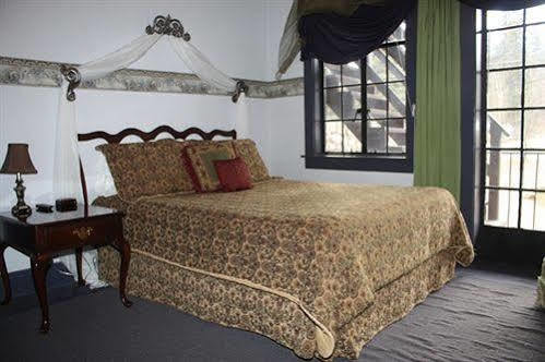 The Historic Brook Forest Inn Evergreen Exteriér fotografie